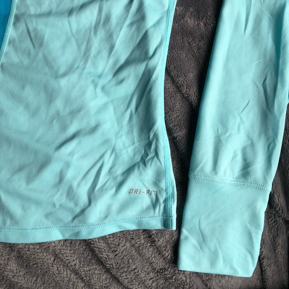 Nike long sleeve running shirt - Picture 4 of 5